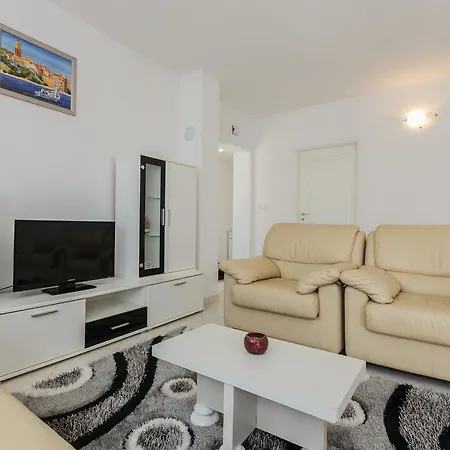 Anna Apartment *